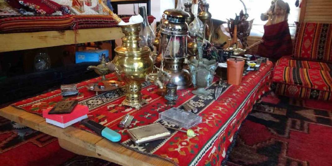 Depremden korktu 1600 rakıma yerleşti! Bu evi gören dönüp bir daha bakıyor: Adeta küçük bir müze… 5